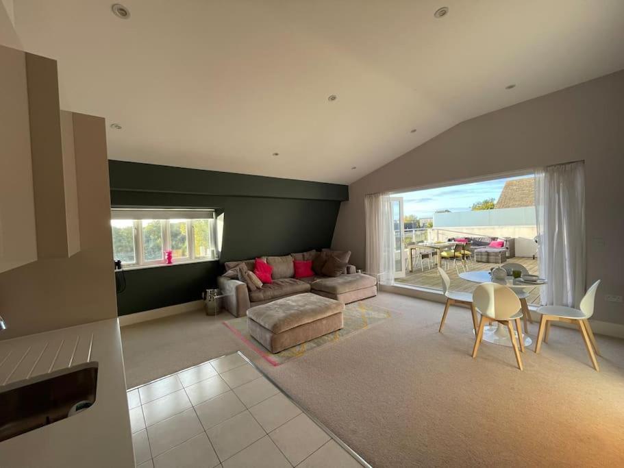 Reed Warbler - Hm111 - Lower Mill Estate Penthouse Apartment With Spa Access Somerford Keynes Exteriér fotografie